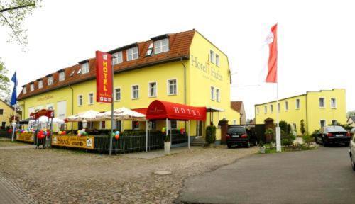 Hotel 4 Hufen Grossziethen Exterior foto